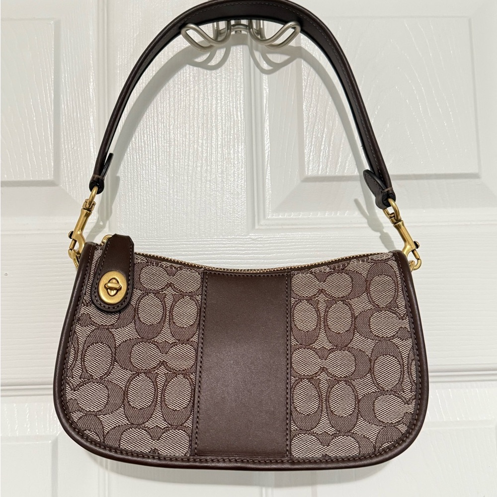 Coach Swinger Bag In Signature Jacquard maple/oak